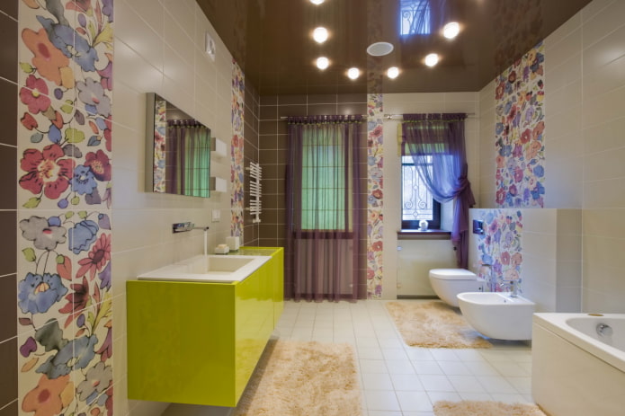techo tensado en el interior del baño