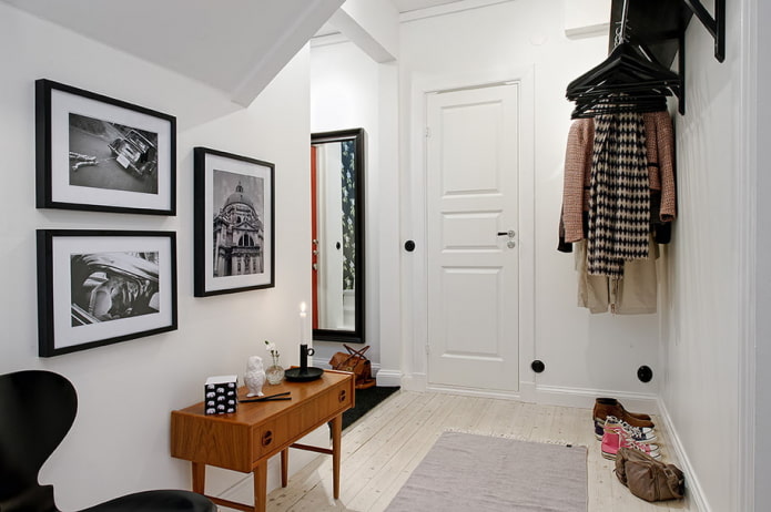 Decoración e iluminación en el pasillo de estilo escandinavo