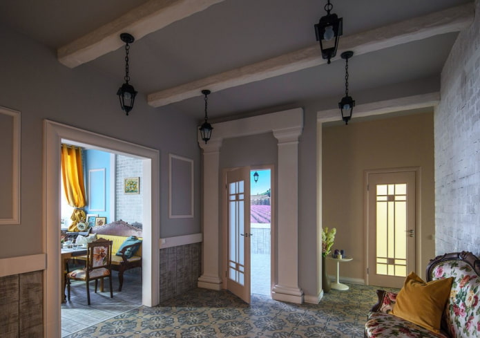 Decoración de pasillo de estilo provenzal