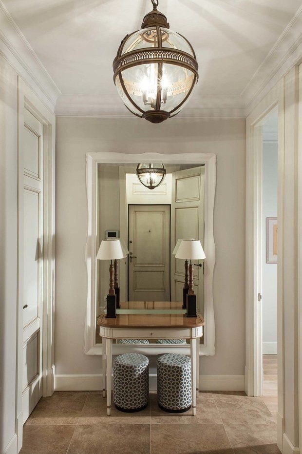 muebles en el interior del pasillo de estilo provenzal