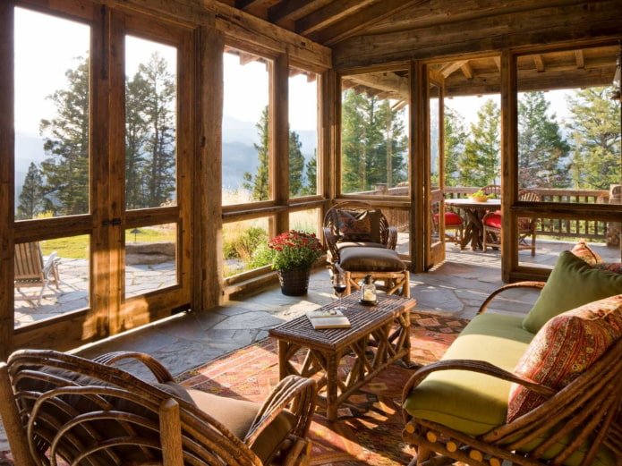 veranda de madera estilo chalet