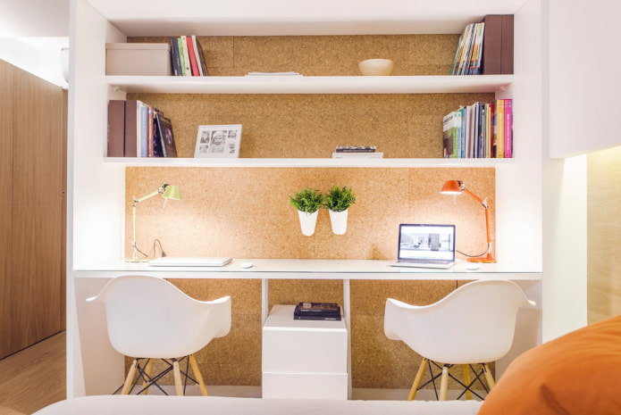 lugar de trabajo con revestimiento de corcho