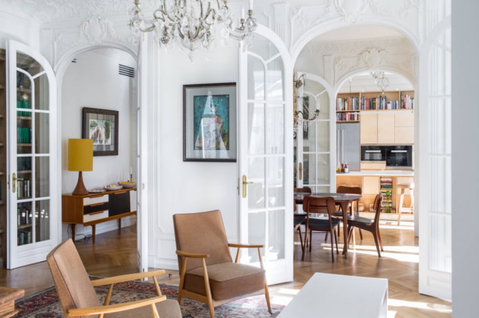 puertas altas en el salón