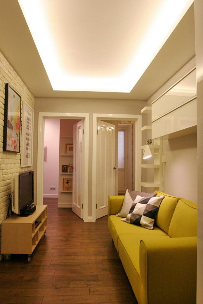 doors to the pasillo and bedroom in the hall