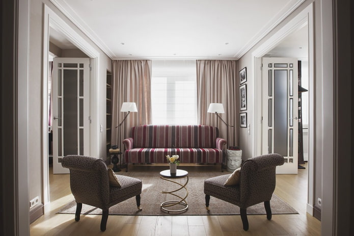 salón con dos pasillos grandes