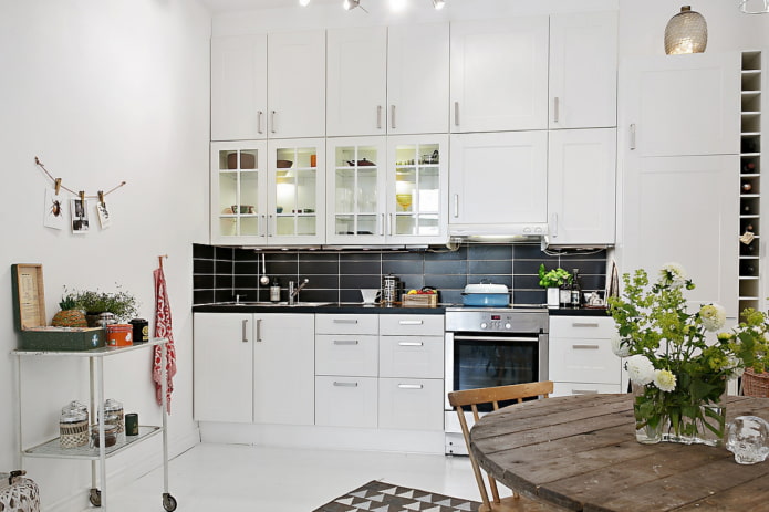 cocina blanca de 3 niveles
