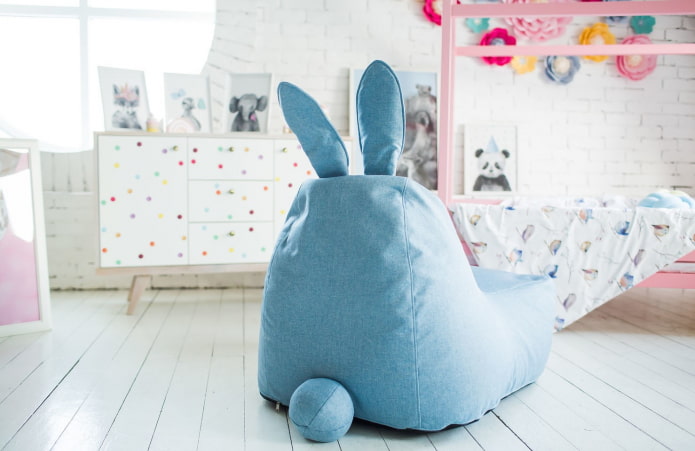pouf en el interior de una habitación infantil