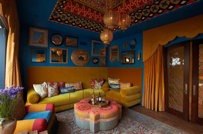 Puf en el interior de estilo oriental