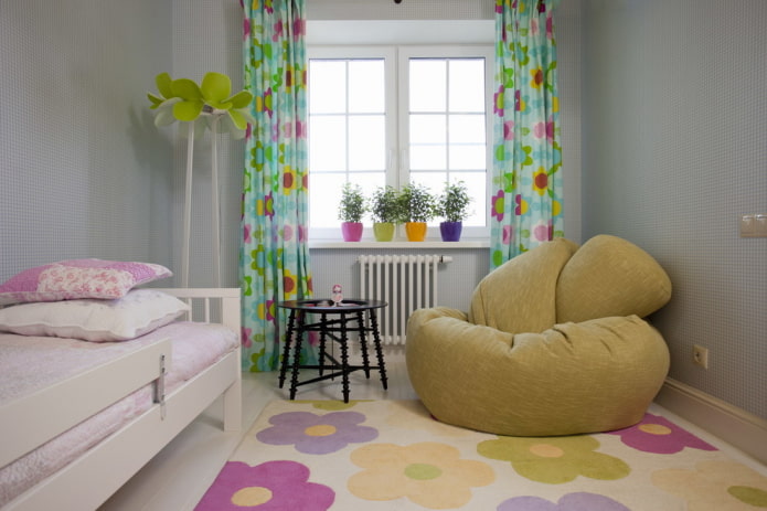 pouf en el interior de una habitación infantil