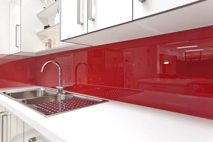 delantal rojo de vidrio