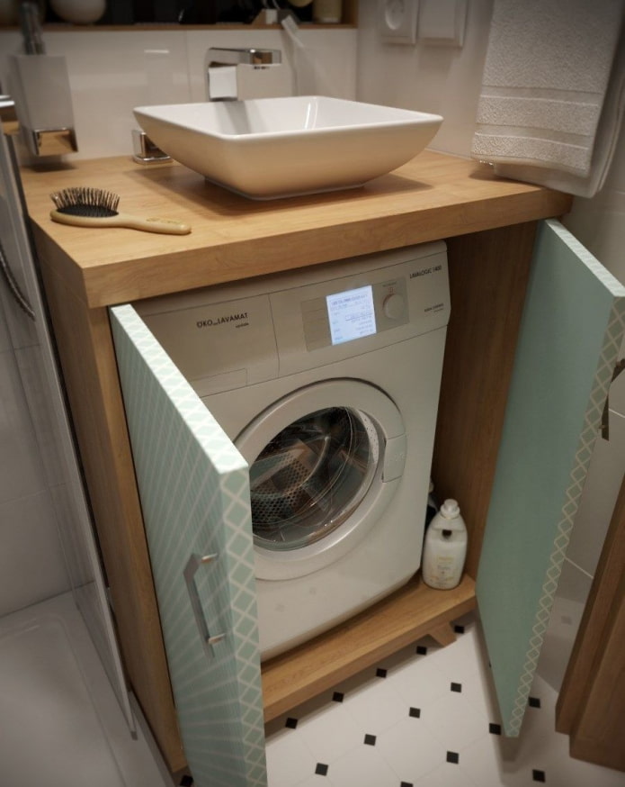 Lavadora en un mueble