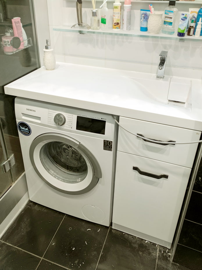Lavabo con ala sobre la lavadora 