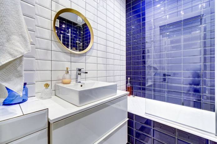 disposición estándar de azulejos en el baño