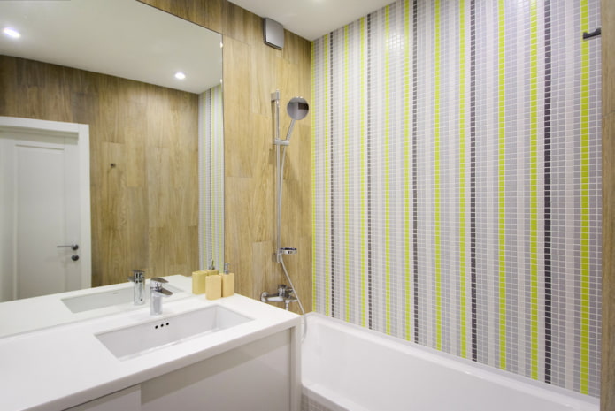 disposición lineal de azulejos en el baño