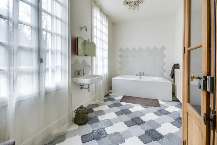 Disposición de azulejos en el suelo del baño