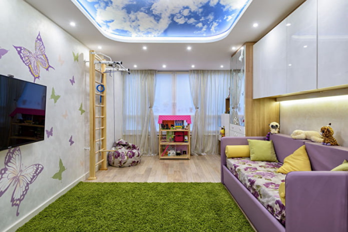 techo tensado en la habitación infantil 