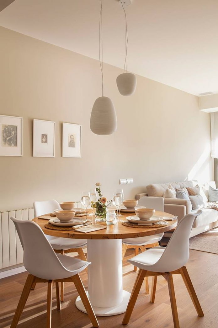 mesa de comedor en el salón