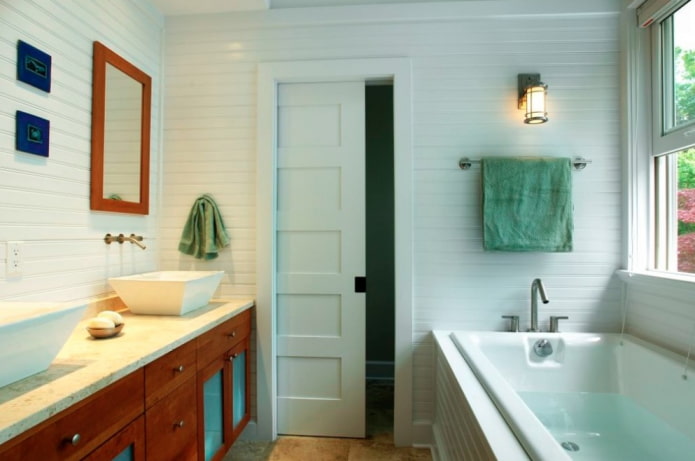 paneles de puertas correderas en el baño