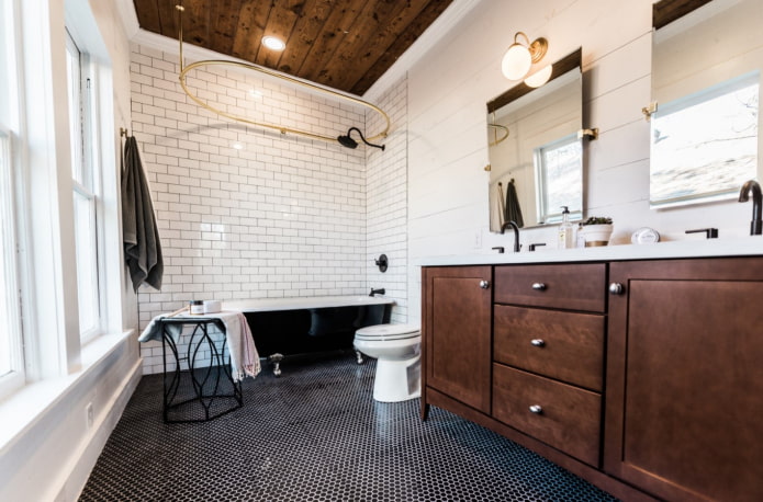 baño en blanco y negro de estilo retro