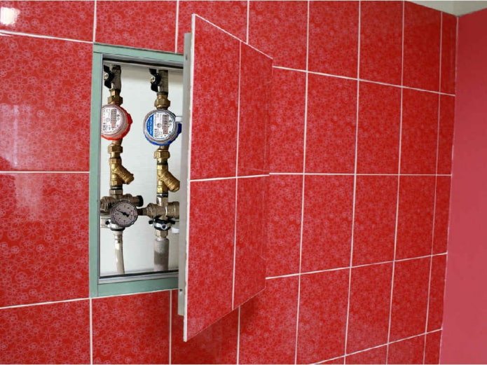 trampilla con acabado de azulejos