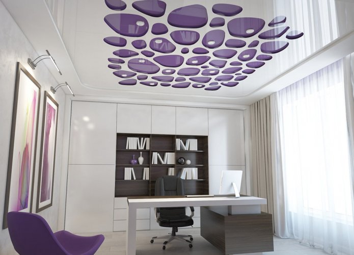 techo tensado con una combinación de colores blanco y morado