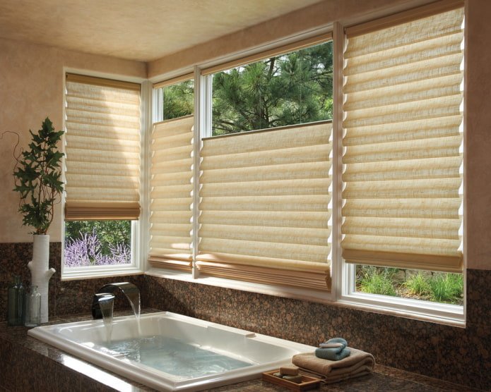 Cortinas romanas en cascada para el baño