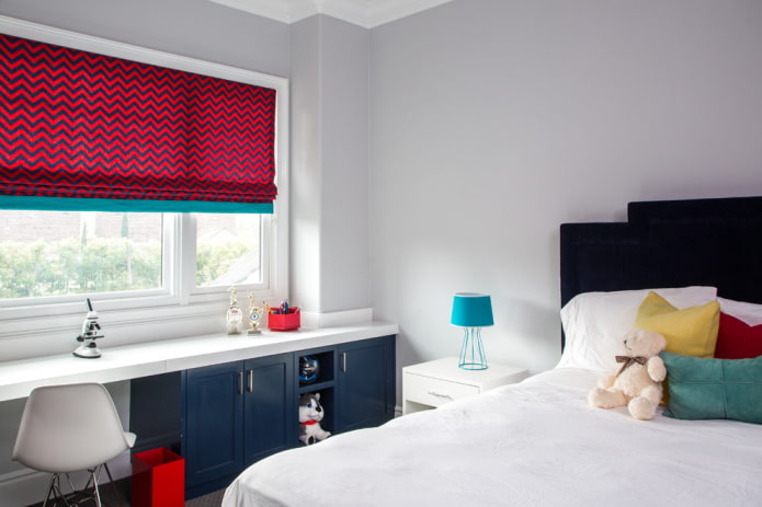 Cortinas romanas con estampado geométrico para la habitación de los niños
