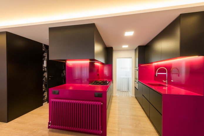 interior de cocina en tonos negros y rosas