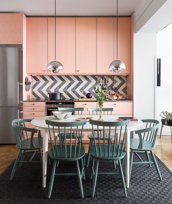 decoración de cocina en tonos rosas