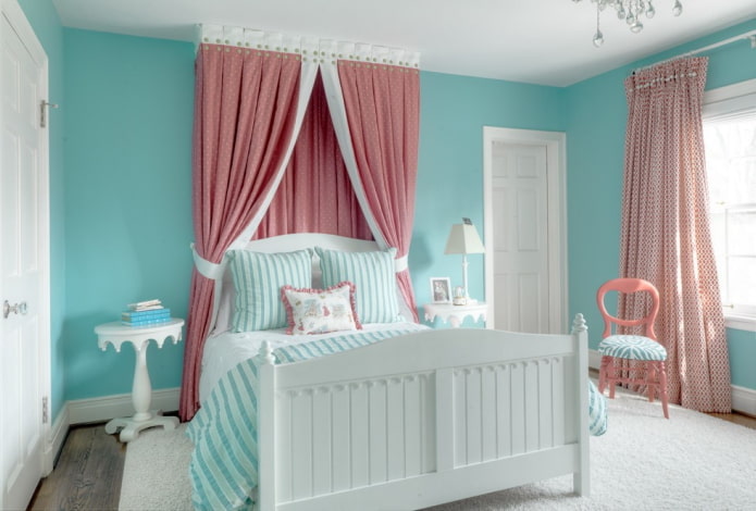 Interior de dormitorio en tonos rosa y azul