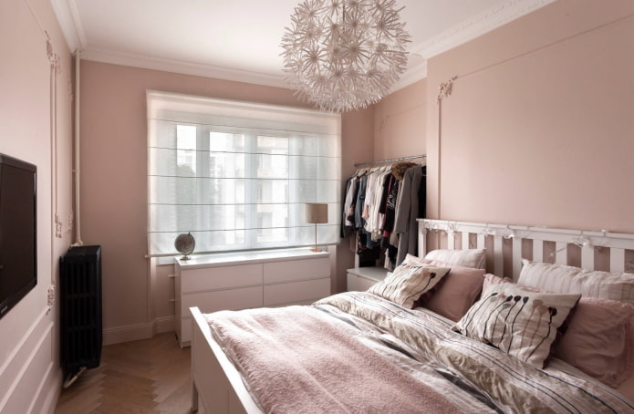 interior de dormitorio en tonos rosados