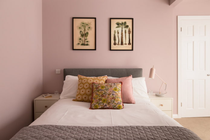 Decoración de interiores de dormitorios en tonos rosados