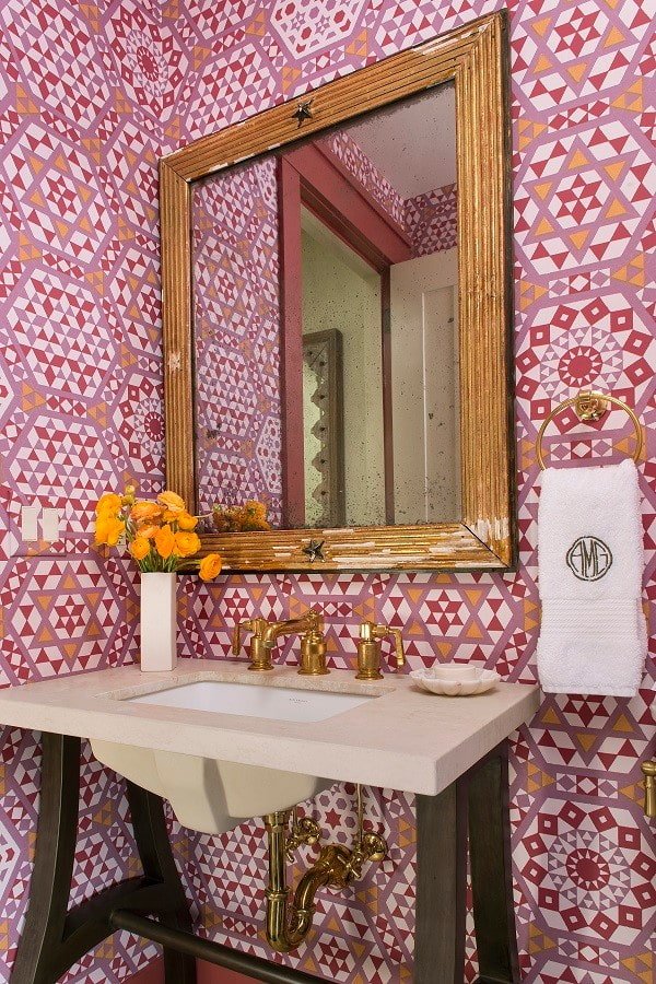 papel pintado con estampado geométrico