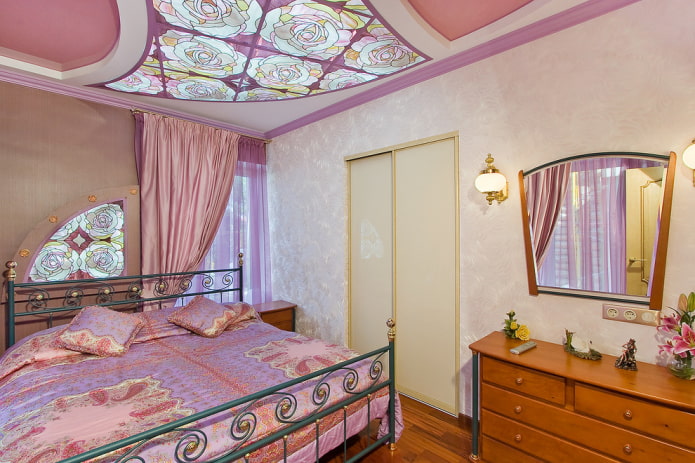Papel pintado rosa pálido en el dormitorio