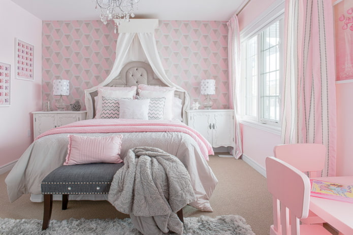 papel pintado gris y rosa en el dormitorio