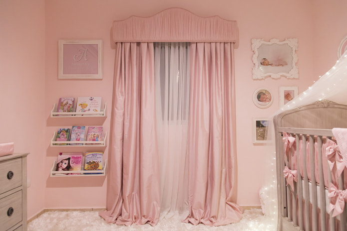 cortinas rosas con papel pintado rosa