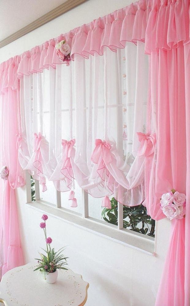 cortinas rosas de diferentes largos