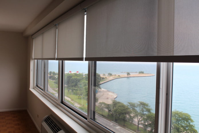 persianas enrollables en ventanas correderas de balcón