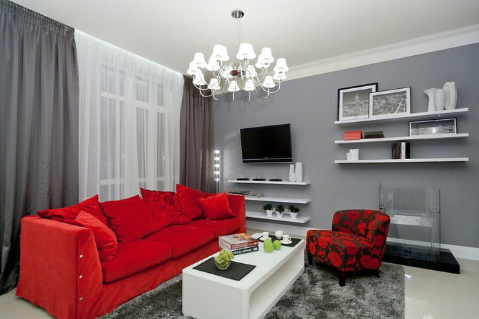 Combinación de gris y rojo en el interior