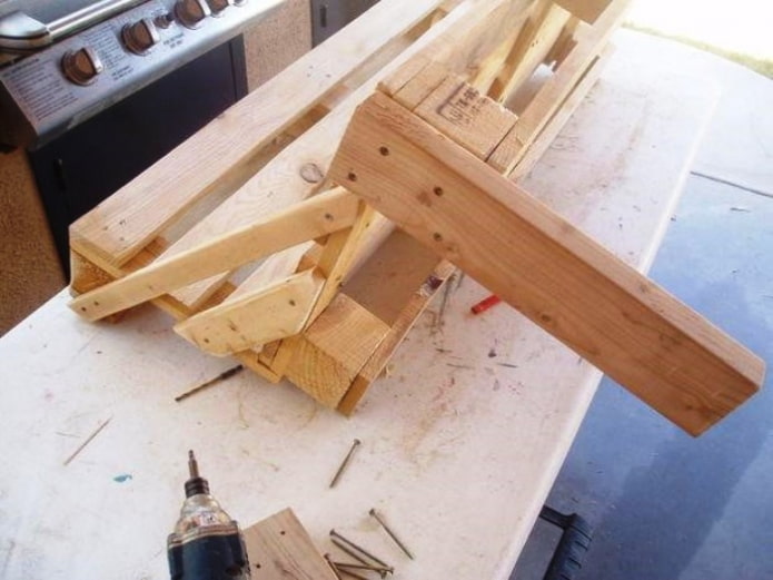 assembling the feet