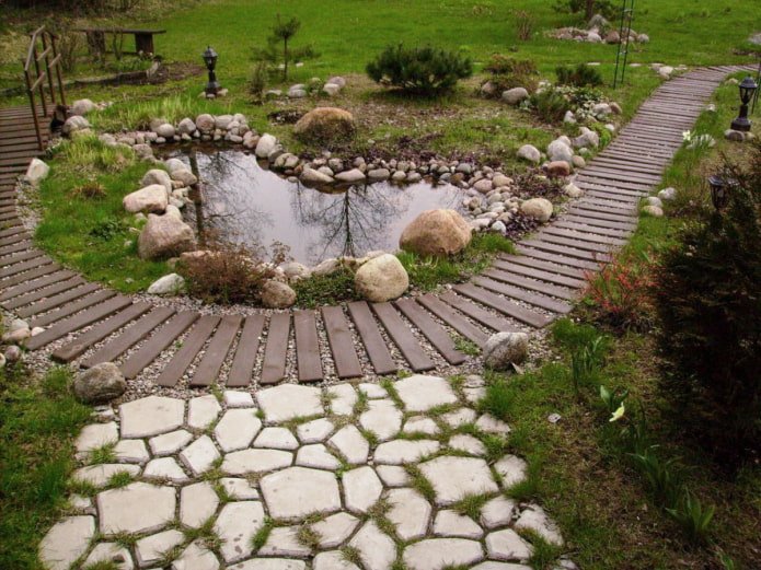 Sendero de tablones de madera