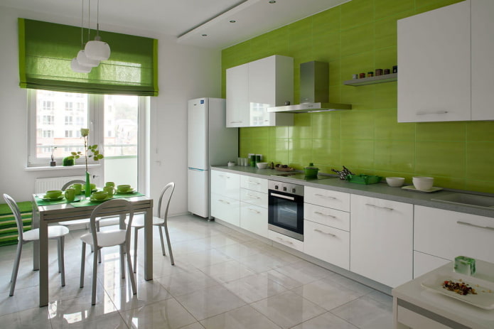 Interior de cocina en tonos blanco y verde claro