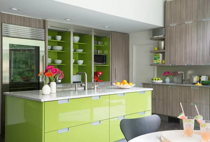 Interior de cocina en tonos grises y verde claro