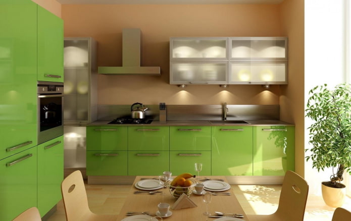 Interior de cocina en tonos beige y verde claro