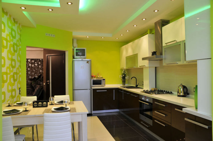 Papel pintado verde ensalada en el interior de la cocina