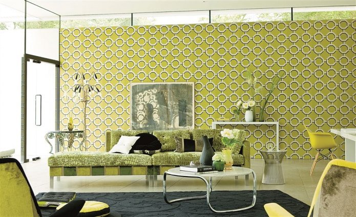 Papel pintado verde ensalada en la sala de estar