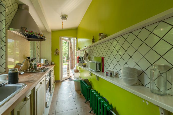 Pared verde ensalada en la cocina