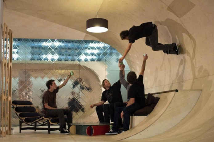 relájate en una casa de skate en Malibú