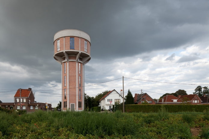 casa construida a partir de una torre de agua en Bélgica