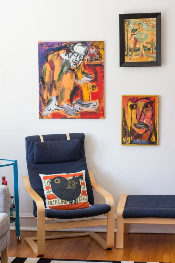 Silla Poäng azul con soporte